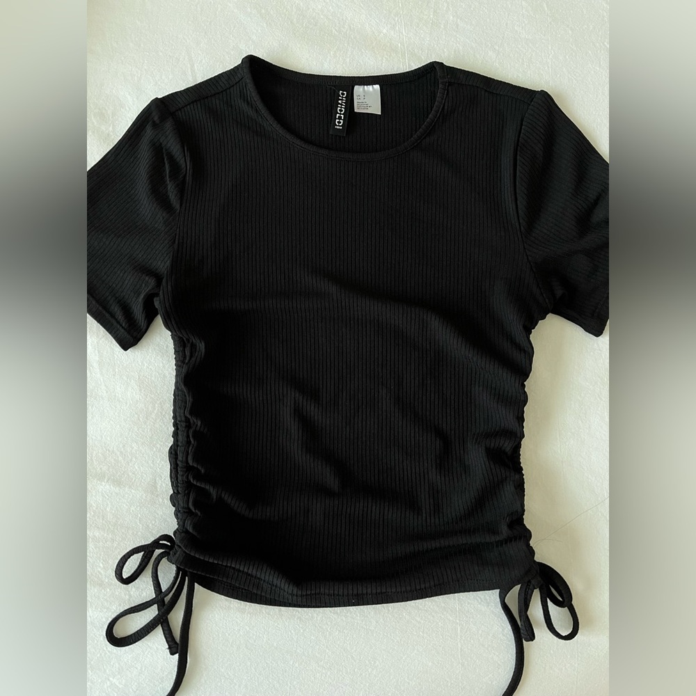 Black Tee with adjustable sides